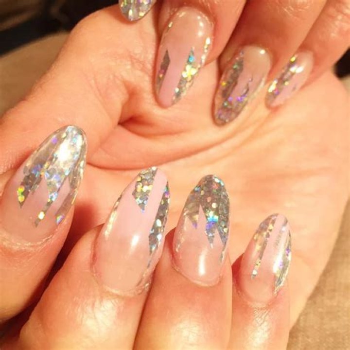 21 Glitter Nail Art Designs