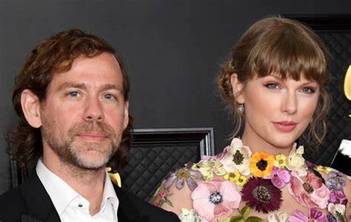 Aaron Dessner, Taylor Swift and Jack Antonoff at the 63rd Annual Grammy awards