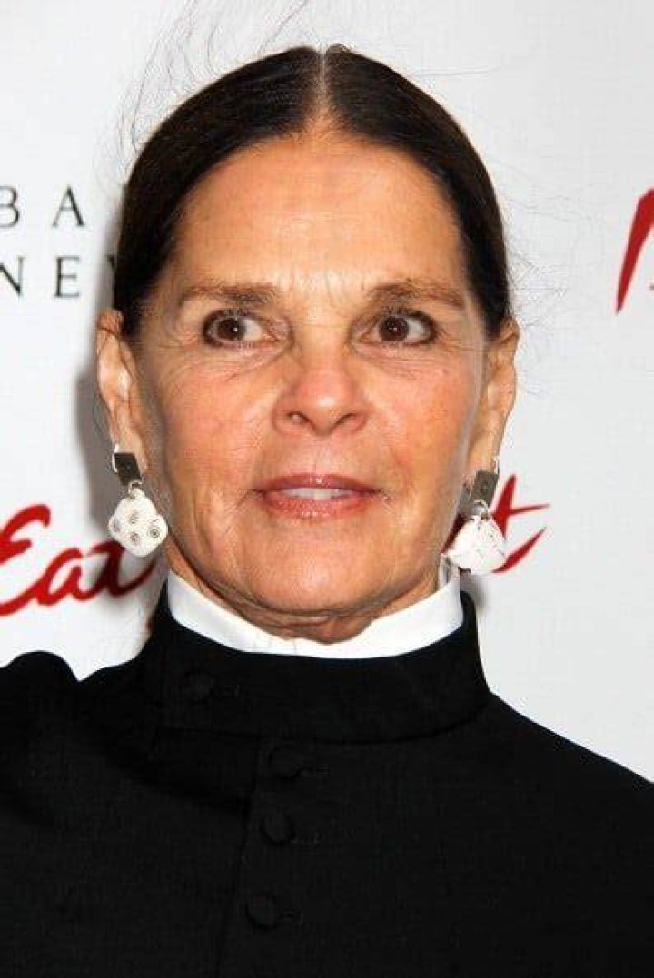 mc (1) Ali Macgraw Net Worth