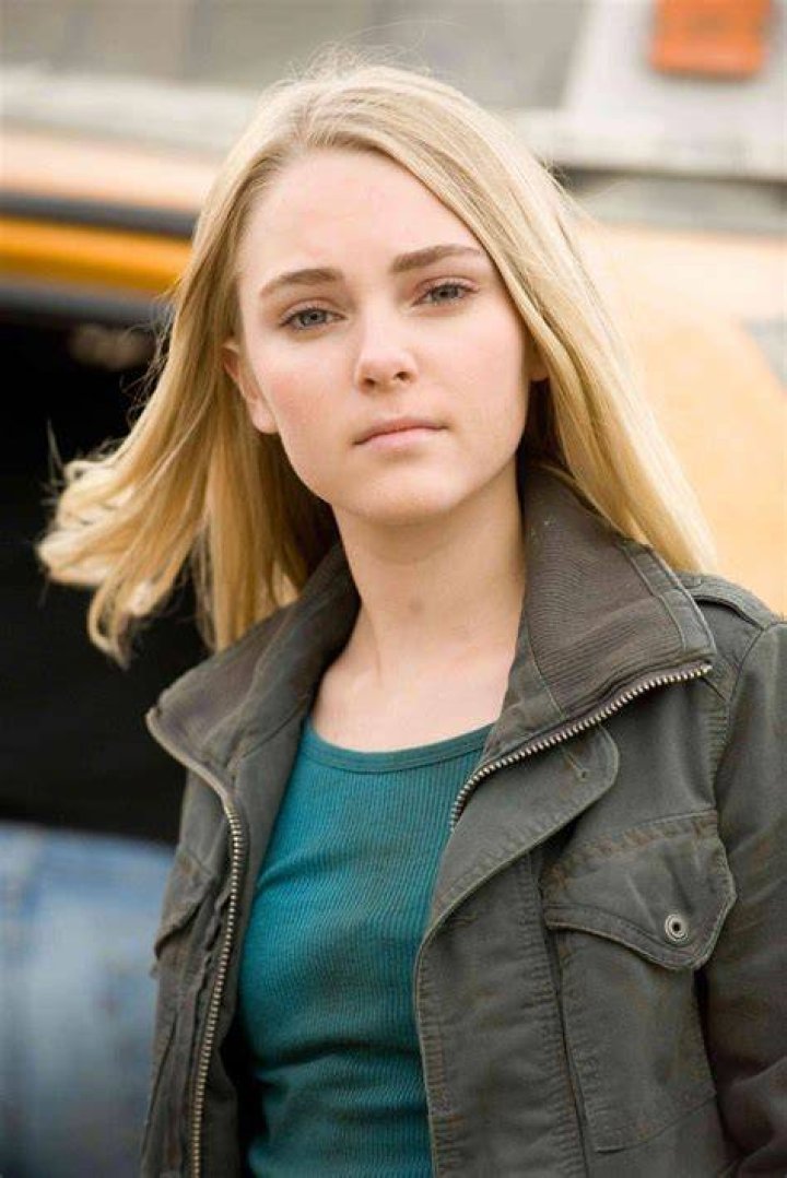 AnnaSophia Robb as young Elena in 'Little Fires Everywhere'