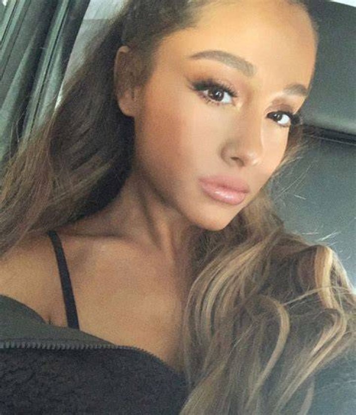 Ariana Grande shares sexy selfie after claiming 'nude' leaked photos