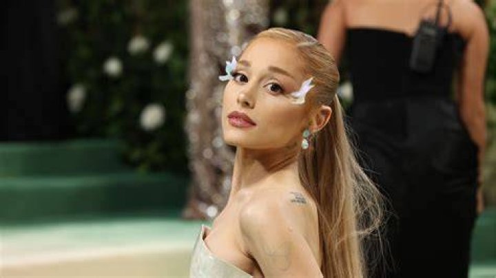 Ariana Grande The Fappening Topless Covered (6 Photos) The Fappening