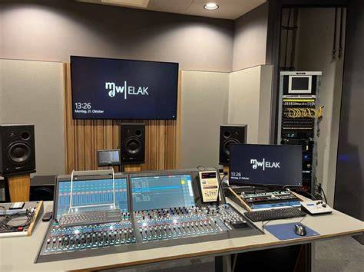 Audio equipment, Music, Performing arts, Entertainment, Microphone, Artist, Music artist, Performance, Microphone stand, Singing, Audio equipment, Music, Performing arts, Entertainment, Microphone, Artist, Music artist, Performance, Microphone stand, Singing,
