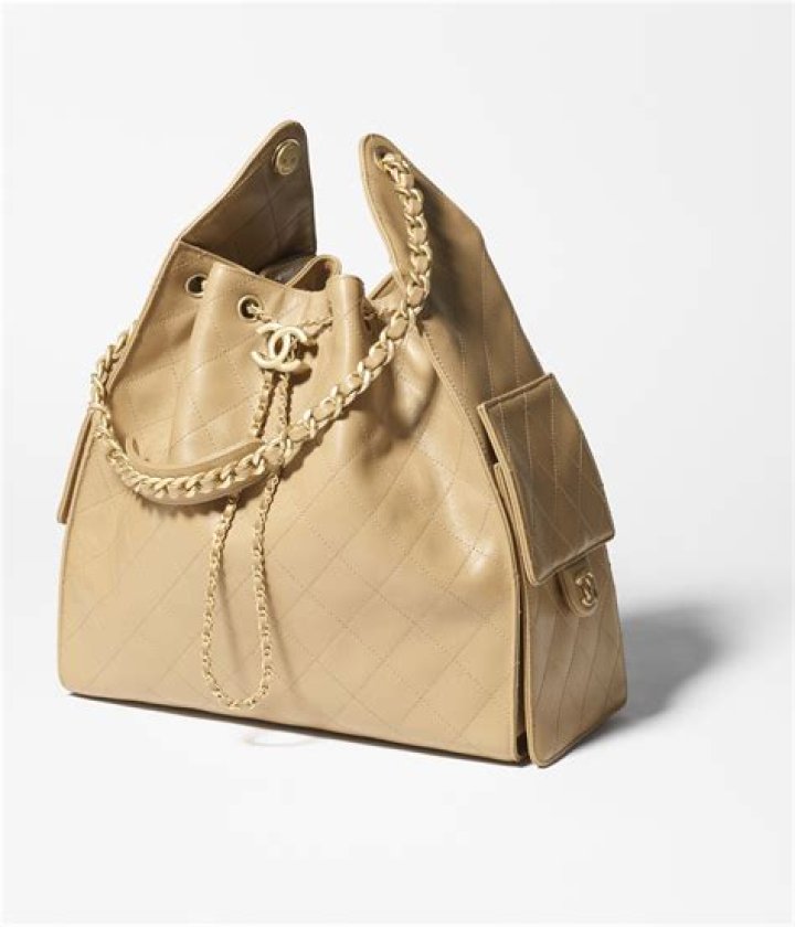 Bag, Handbag, Beige, Tan, Fashion accessory, Brown, Shoulder bag, Leather, Chain, Rectangle, 