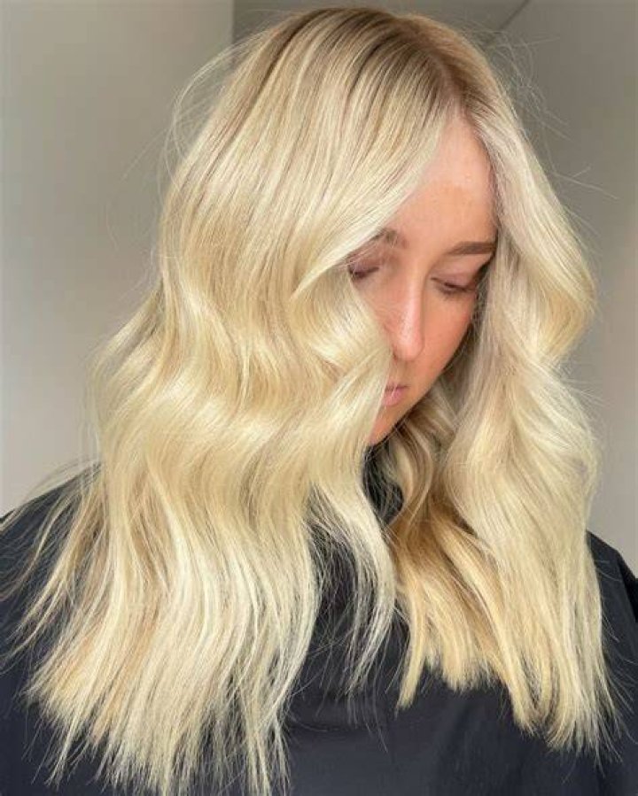 Zoe Kravitz Bleached Blonde Hair Bleached Blonde Hair Colour Ideas