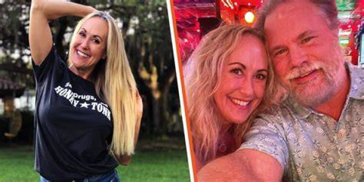 Brandi love and her daughter at WVU Orientation Scrolller