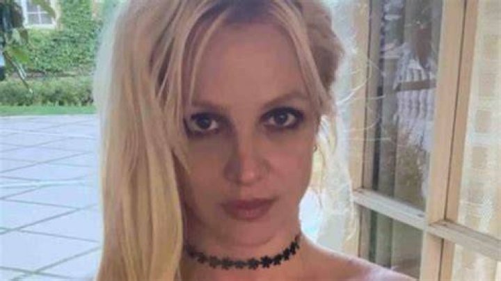 Britney Spears goes topless on guided group horseback ride in Mexico