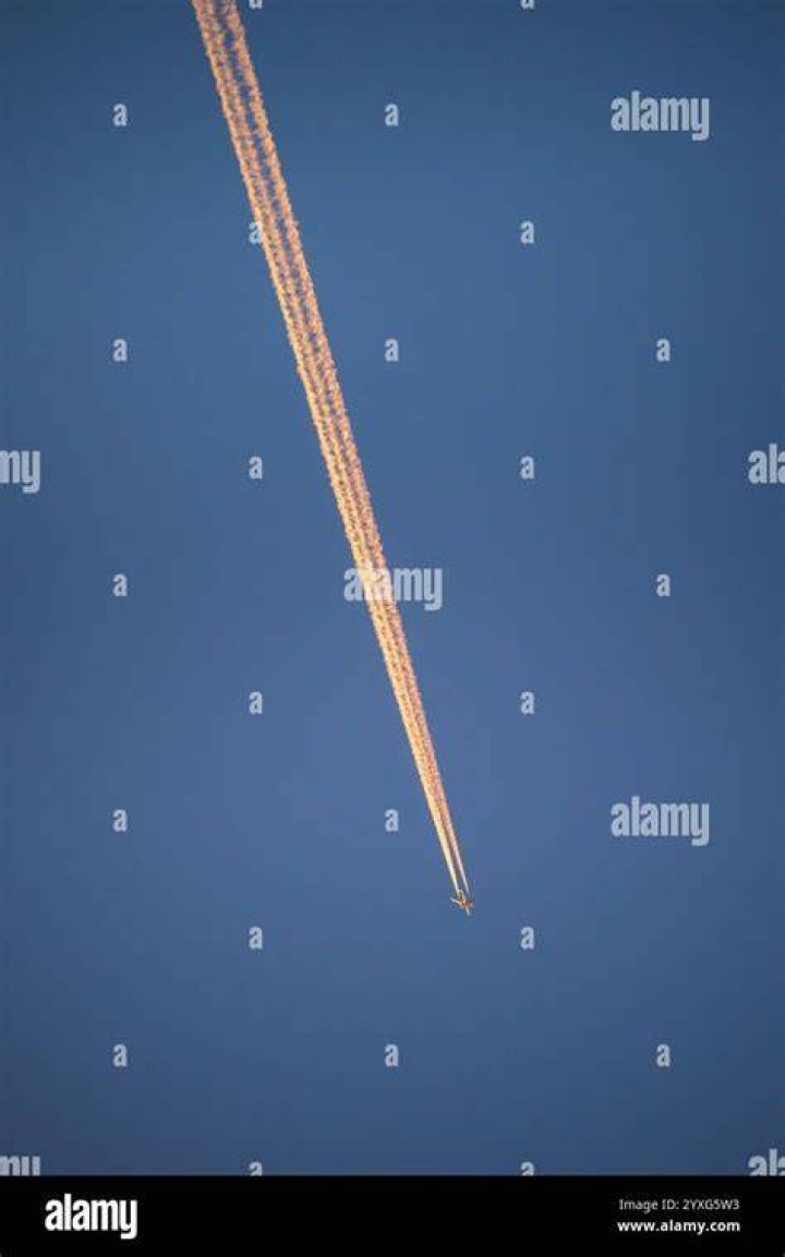 C141 contrails