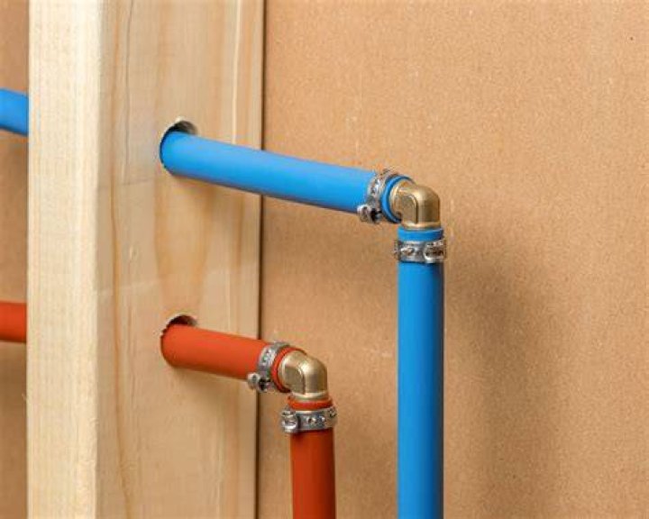 Can you bend straight PEX pipe?