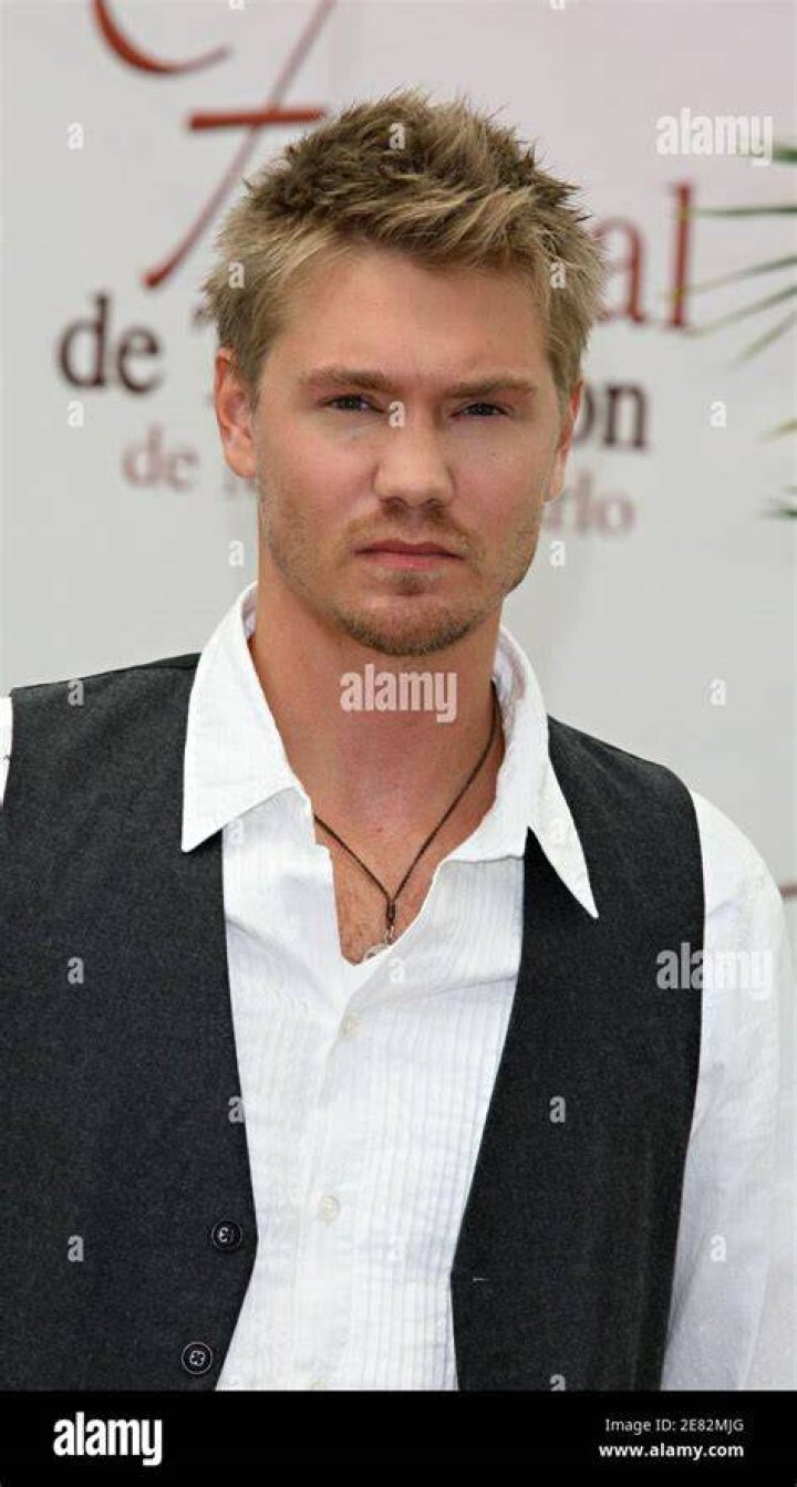 Screenshot 2022-12-09 at 8.53.50 AM chad michael murray