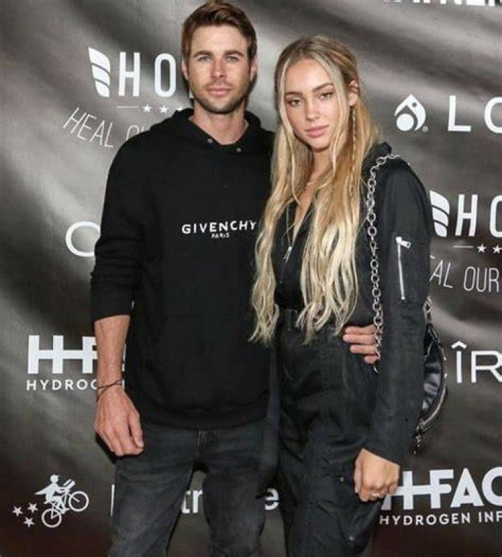 Charly Jordan Age, Family, Boyfriend, Net Worth & Songs