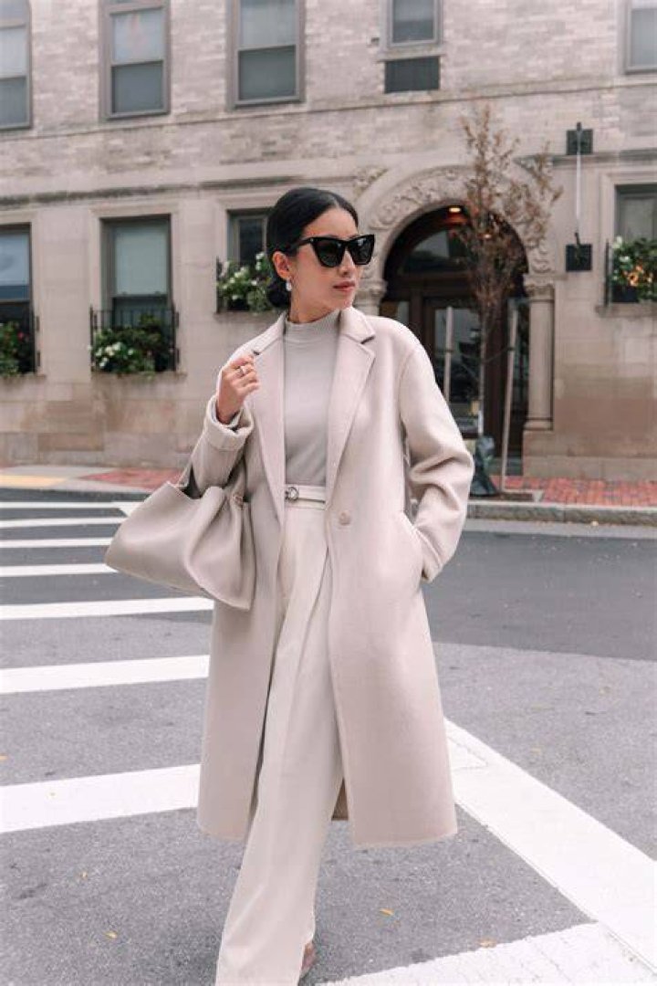 Clothing, Eyewear, Leg, Trousers, Coat, Textile, Shoe, Outerwear, Bag, Sunglasses, 