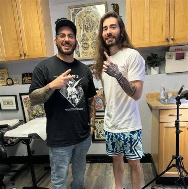 Cr1TiKaL Height: How Tall Is Cr1TiKaL?