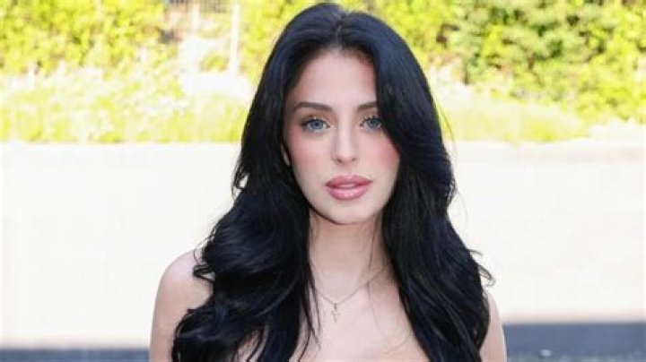 Discovering Camilla Araujo: Hot Videos And More