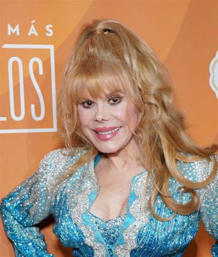 Does Charo have a daughter?