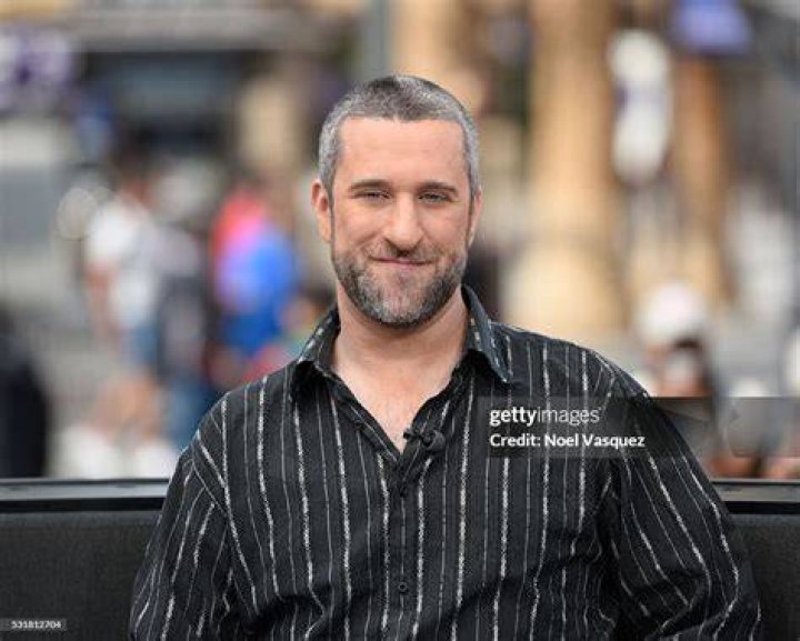 Dustin Diamond visits "Extra" at Universal Studios Hollywood