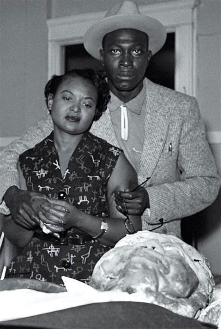 From left: Walter Reed, Willie Reed, Mrs. Mamie Bradley, mother of Emmett Till, Michigan congressman Charles Diggs, Dr. T.R.M. Howard, and Amanda Bradley, at the trial Emmett Till's murder. 1955. Courtesy: Library of Congress Emmett Mammie 800.jpg