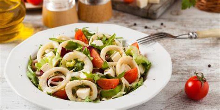 Ensalada de tomates con calamares y nabo frito ensalada de tomates con calamares y nabo frito