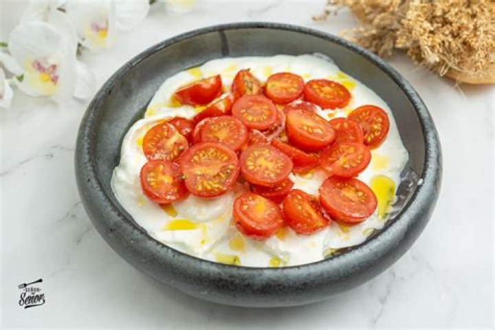 Ensalada de tomates y cuscús de lima y hierbas ensalada de tomates y cuscús de lima y hierbas