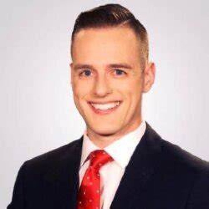 Eric Weglarz Bio, Wiki, Age, Wife, Married, Salary Net worth, WMUR,