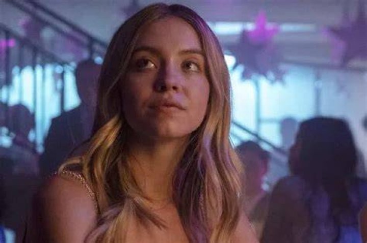 Euphoria star Sydney Sweeney throws out the first pitch at the Red Sox game