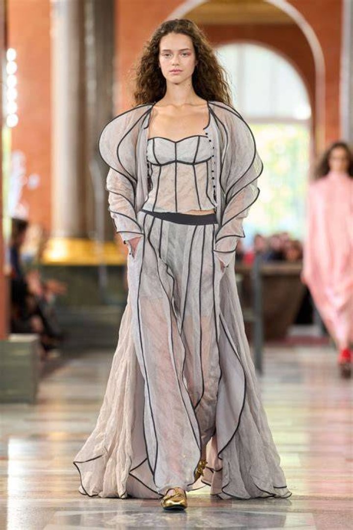 Fashion show, Textile, Style, Runway, Pattern, Street fashion, Fashion model, Fashion, Model, Fashion design, Fashion show, Textile, Style, Runway, Pattern, Street fashion, Fashion model, Fashion, Model, Fashion design,