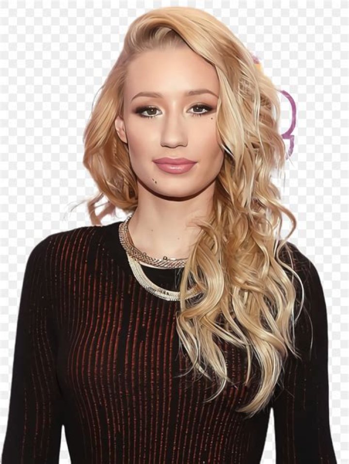 Hair, Blond, Face, Hairstyle, Eyebrow, Brown hair, Hair coloring, Skin, Long hair, Chin, 
