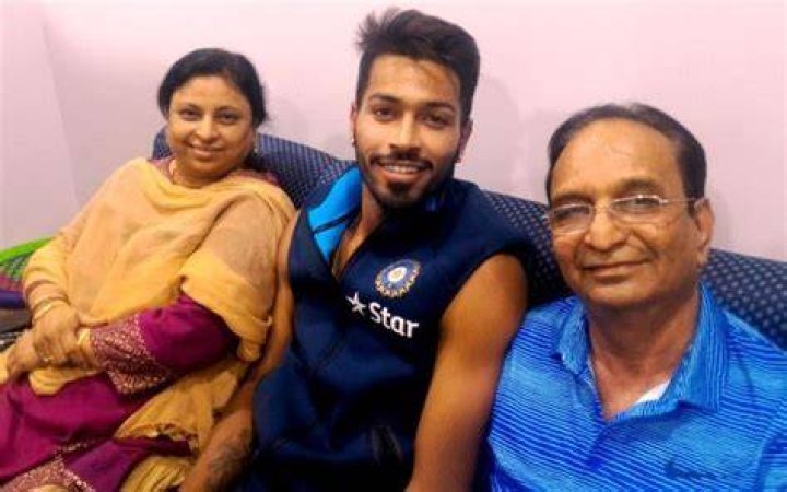 Screenshot 2023-02-01 at 5.59.40 PM Hardik Pandya parents, Himanshu Pandya, Nalini Pandya