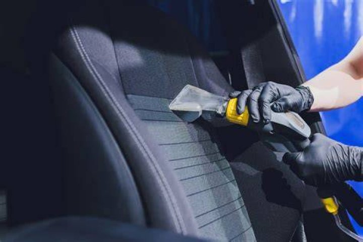 Hoe Krijg Ik Kauwgom Uit Autobekleding?