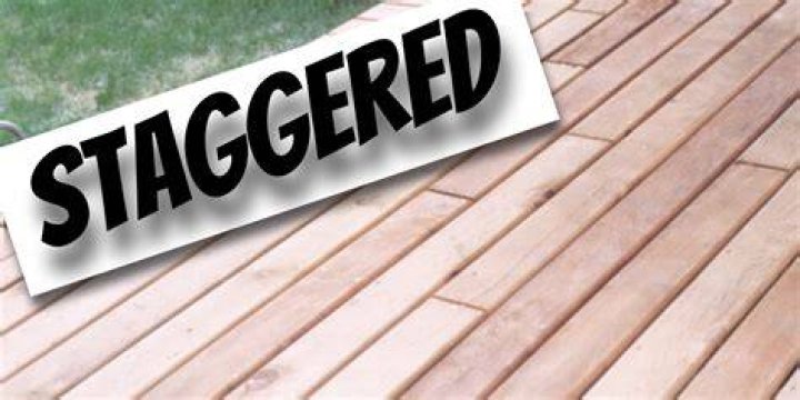 How do you lay staggered deck boards?