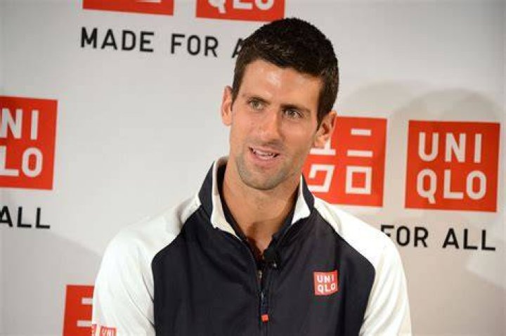 How much does UNIQLO pay per hour?