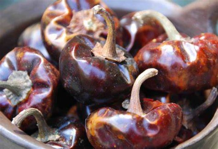 Is chile de Cascabel spicy?