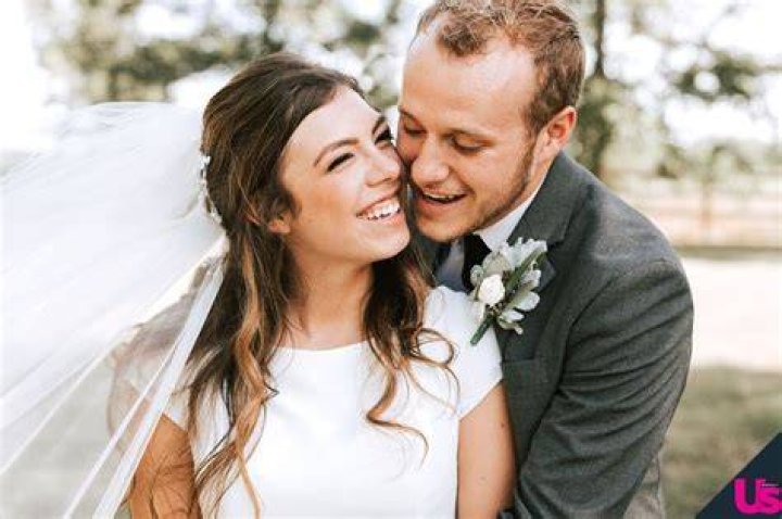 Josiah Duggar and Lauren Swanson share news of their upcoming baby on an episode of 'Counting On'