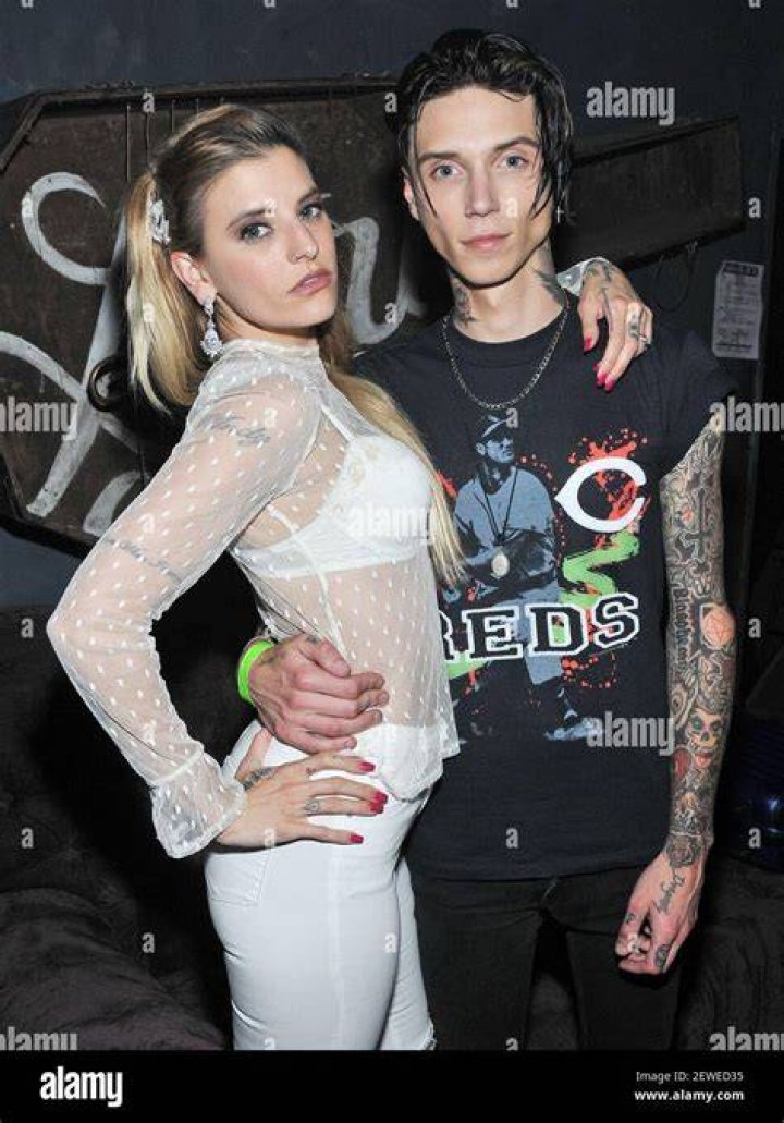 Juliet Simms Photo