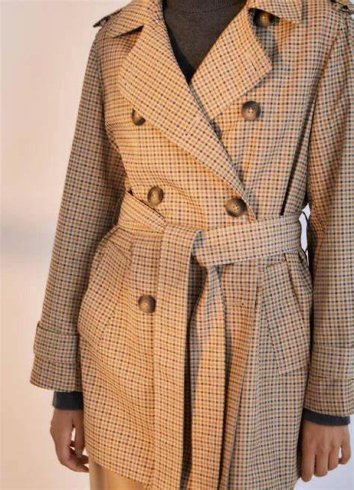 La gabardina a cuadros de Zara la gabardina a cuadros de zara