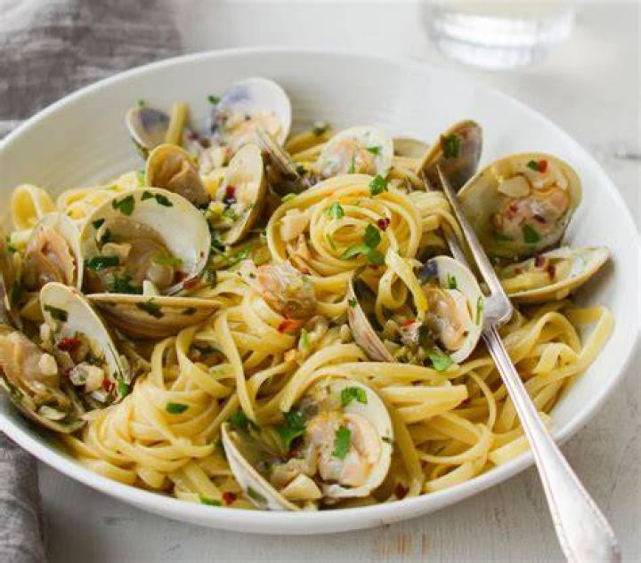 Linguine with White Clam Sauce Recipe | Pasta Recipes