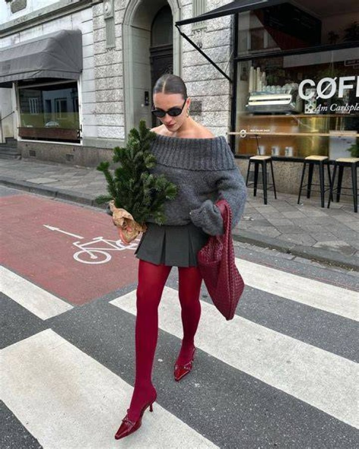 Looks con minifalda tableada para mujeres de más de 40