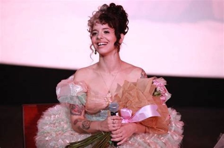 Melanie Martinez Bio, Age, Career, Awards & More
