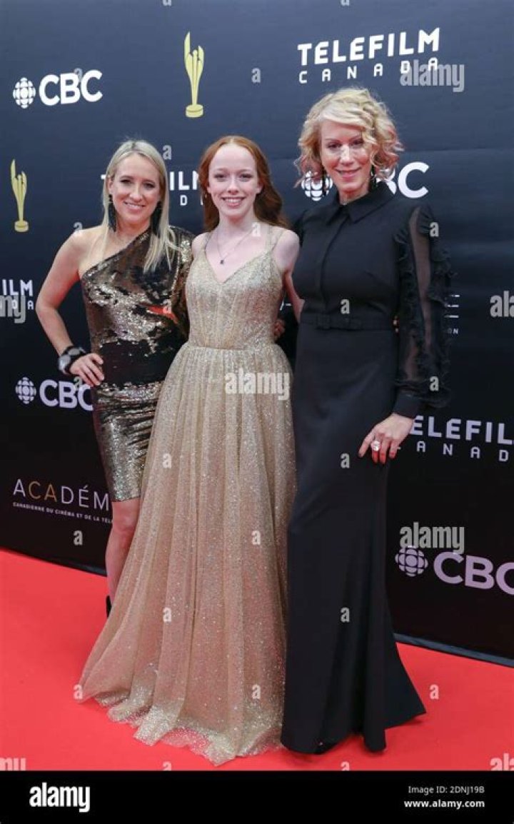 Moira Walley-Beckett, Amybeth McNulty, and Miranda de Pencier win an award for Anne with an E: fans want season 4