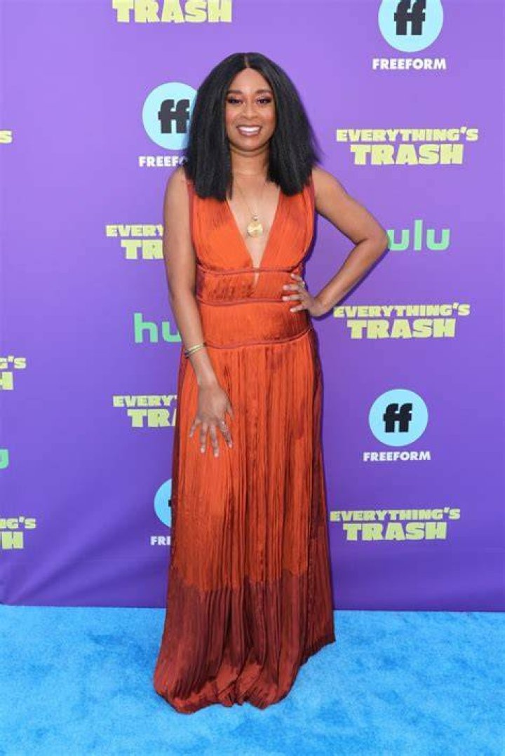 Phoebe Robinson Bio, Wiki, Age, Boyfriend, Podcast, Books, Net Worth