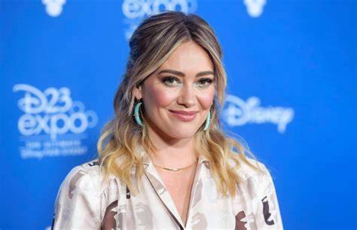 Photos from Hilary Duff & Mike Comrie Romance Rewind