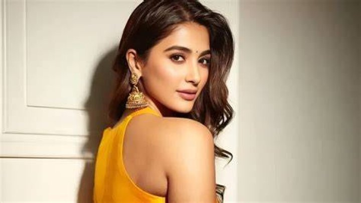 Pooja Hegde Height, Weight, Age, Boyfriend, Family, Biography & More