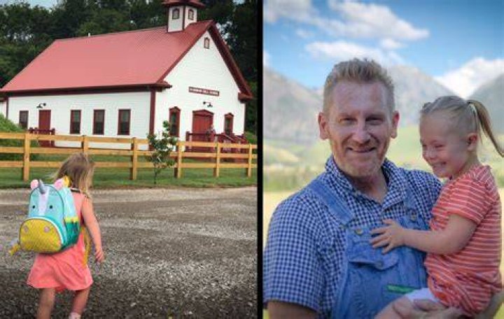 Rory Feek built a schoolhouse for his daughter, Indiana
