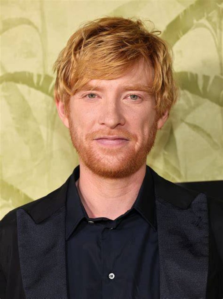 Sam (Domhnall Gleeson) talks with Alan (Steve Carell) in the first episode of 'The Patient'