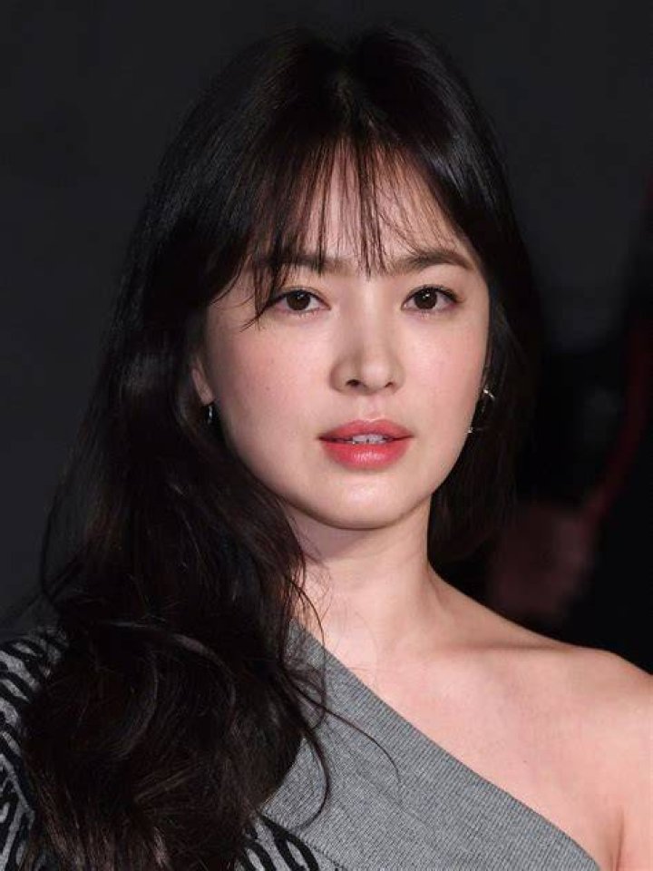 Song Hy-kyo as Dong-eun in 'The Glory' Episode 1.