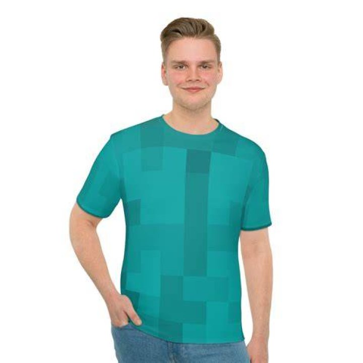 Steve wearing a blue T-shirt on 'Married at First Sight'