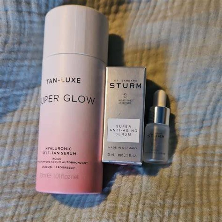 Super Glow Hyaluronic Self-Tan Serum Super Glow Hyaluronic Self-Tan Serum