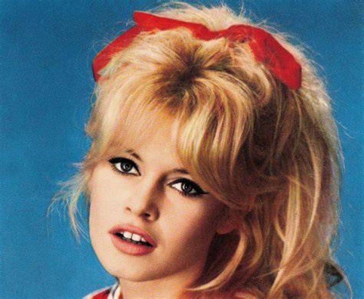 The French star Brigitte BARDOT strolling on the beach of Cannes during the Cannes Film Festival, on April 1956. La vedette fran&ccedil;aise Brigitte BARDOT se prom&egrave;ne sur la plage de Cannes lors du festival de Cin&eacute;ma le en avril 1956.