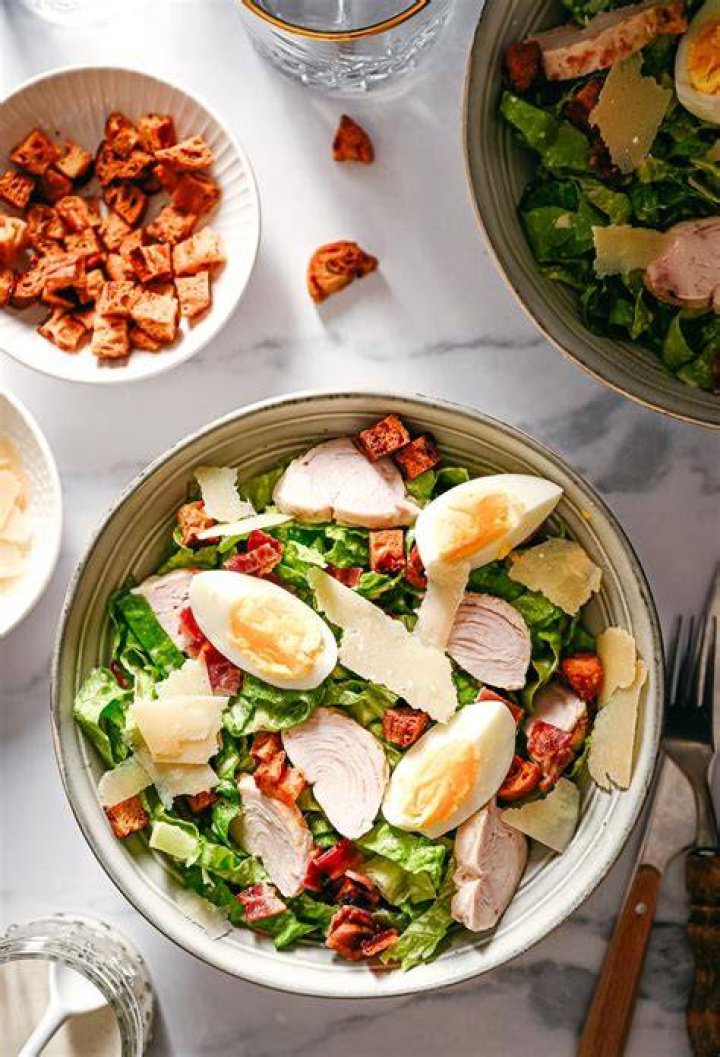 Wat Mag Niet Ontbreken In Caesar Salade?