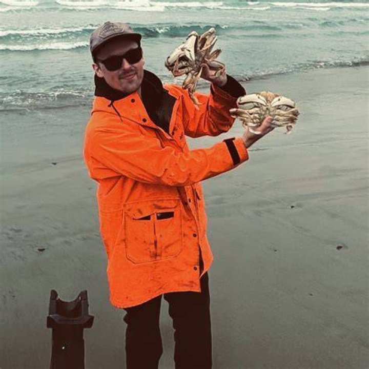 What do you serve Dungeness with?